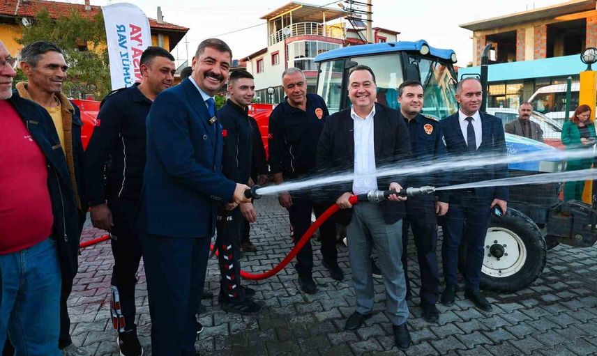 Kırsal mahallelerin yangınla mücadelesine traktör arkası tanker desteği