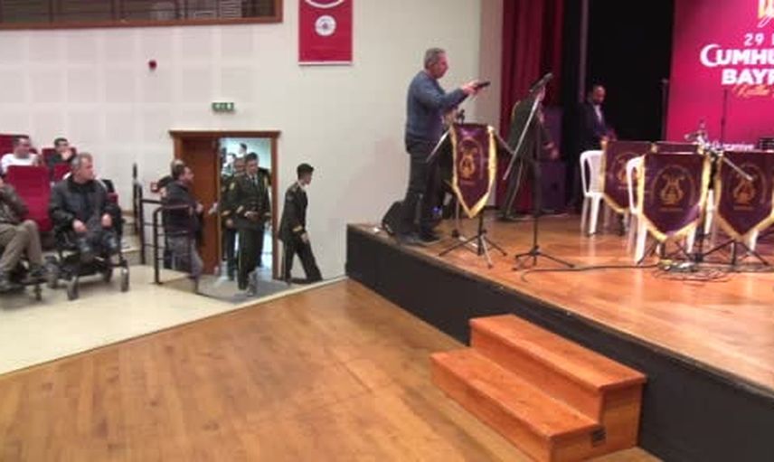 Ümraniye'de bando ile cumhuriyet coşkusuna doğum günü sürprizi
