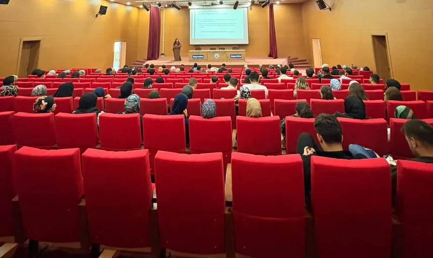 Üniversitelilere güvenli ilişkiler eğitimi: şiddetin erken belirtileri vurgulandı