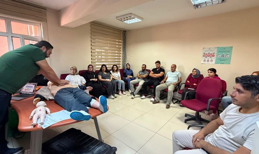 Palu Devlet Hastanesi'nde acil müdahale yetkinliği için CPR eğitimi