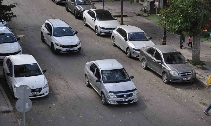 Kars’ta araç yoğunluğu dikkat çekiyor: 90 binlik merkezle karşılaştırıldığında 56 bin 733 kayıtlı araç
