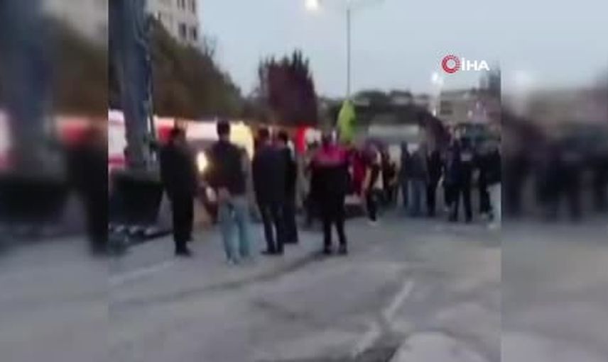 Bayrampaşa'da çalışma sırasında zemin çöktü, kurtarma ekipleri müdahale ediyor