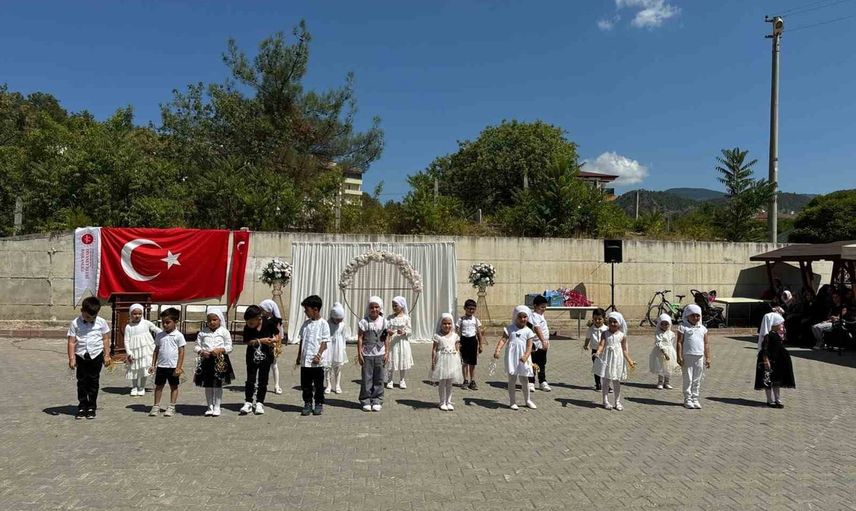 Hanönü'nde yaz Kur'an kursunu tamamlayan öğrenciler törenle uğurlandı