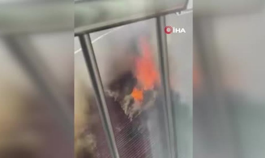 Kağıthane merkezde çatı yangını itfaiye tarafından söndürüldü