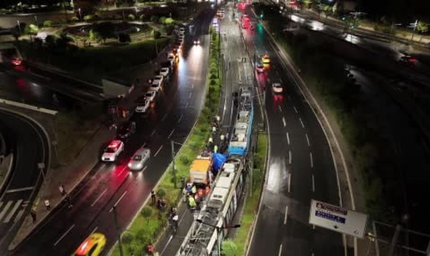 Zeytinburnu'da tramvay çarpışması: 9 yaralı, kaza yeri dronla görüntülendi