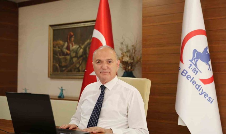 Düzce'de bilim ve gençlik önceliği: Faruk Özlü'den 29 ekim mesajı
