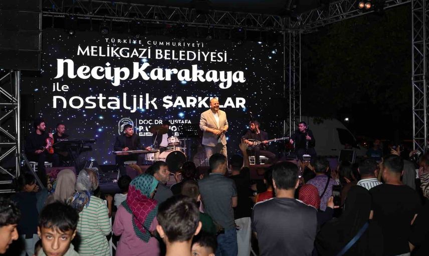 Belsin parkında nostalji rüzgârı: Necip Karakaya konseriyle Melikgazi'de birliktelik