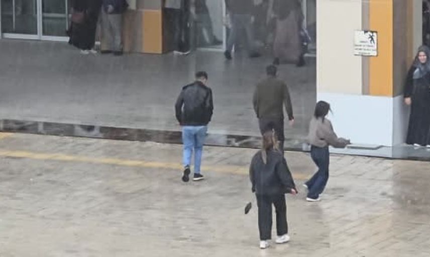 Ani yağış Van sokaklarında günlük ritmi değiştirdi