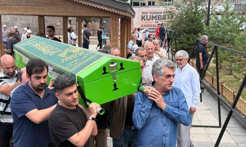 Aile ve meslektaşları veda etti: Hüsamettin Yiğit son yolculuğuna uğurlandı