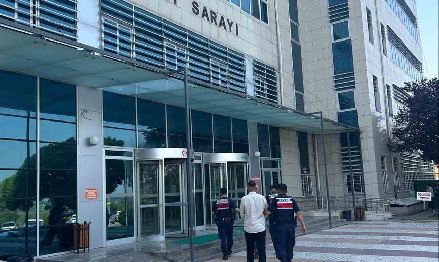 Kına gecesinde ateş açan iki şüpheli jandarmaya teslim oldu
