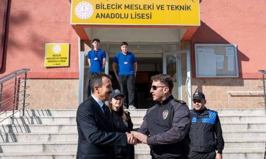 Emniyet sahada: Erdem Çağlar öğretmen ve öğrencilerle buluştu