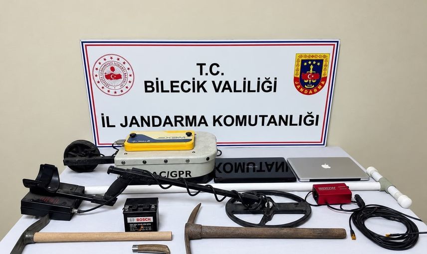 Fotokapan kaydı operasyonla sonuçlandı: Bilecik'te dört kişi define ararken yakalandı