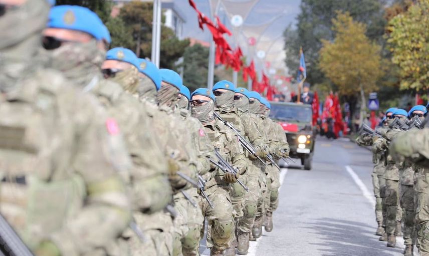 Erzincan'da cumhuriyet coşkusu sokaklara taştı