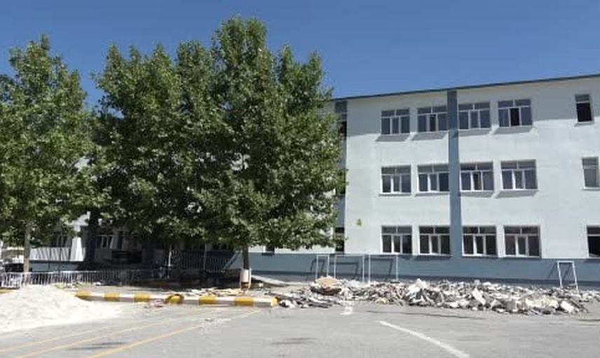 Öğretmenlerin dayanışmasıyla okul yeni eğitim öğretim yılına hazırlanıyor