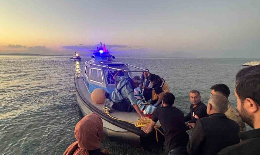 Van Gölü kıyısındaki kayalıklardan 19 yaşındaki genç kız kurtarıldı