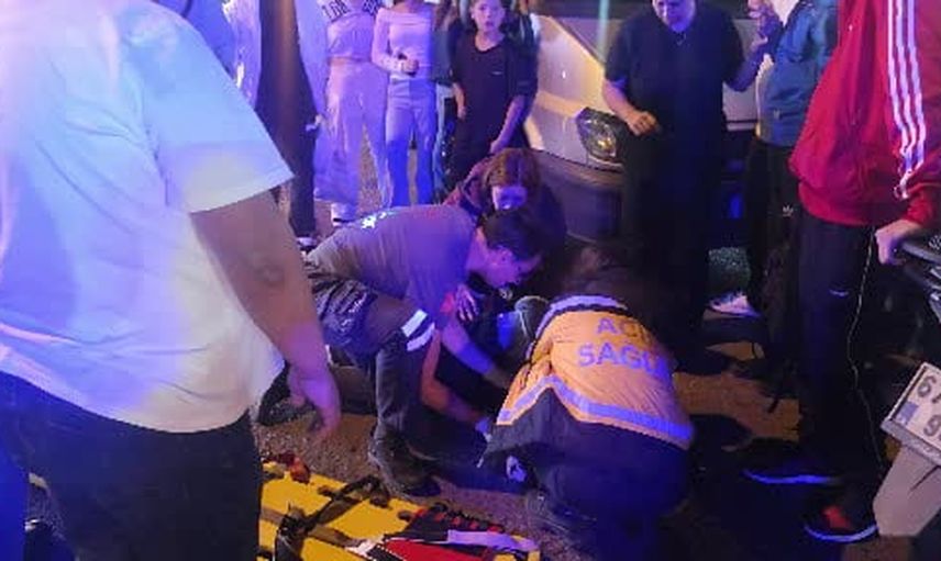 Ereğli'de karşıdan geçen anne ve oğluna motosiklet çarptı, anne hastaneye kaldırıldı
