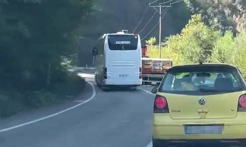 Hatalı sollama Karabük-Yenice yolunda tehlike yarattı