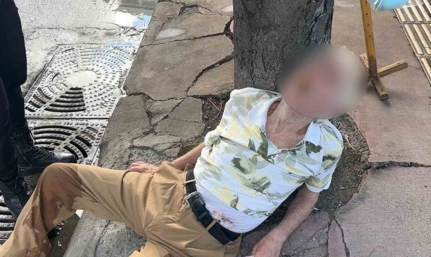 Cumhuriyet Caddesi Anıt Parkı önünde pamuk şekeri satan yaşlı adam sızdı, ekipler müdahale etti