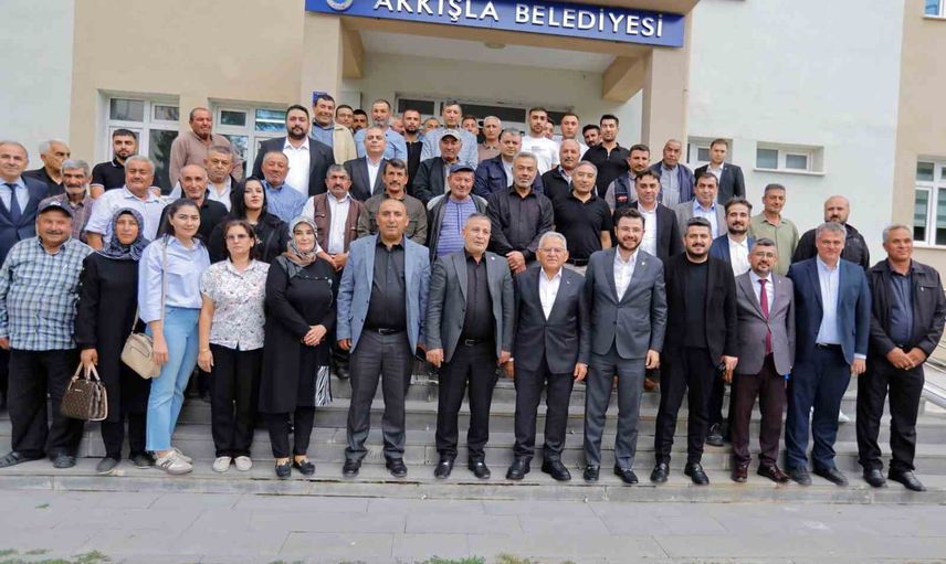 Saha ziyaretinde talepler not edildi: Memduh Büyükkılıç üç ilçede muhtarlarla buluştu