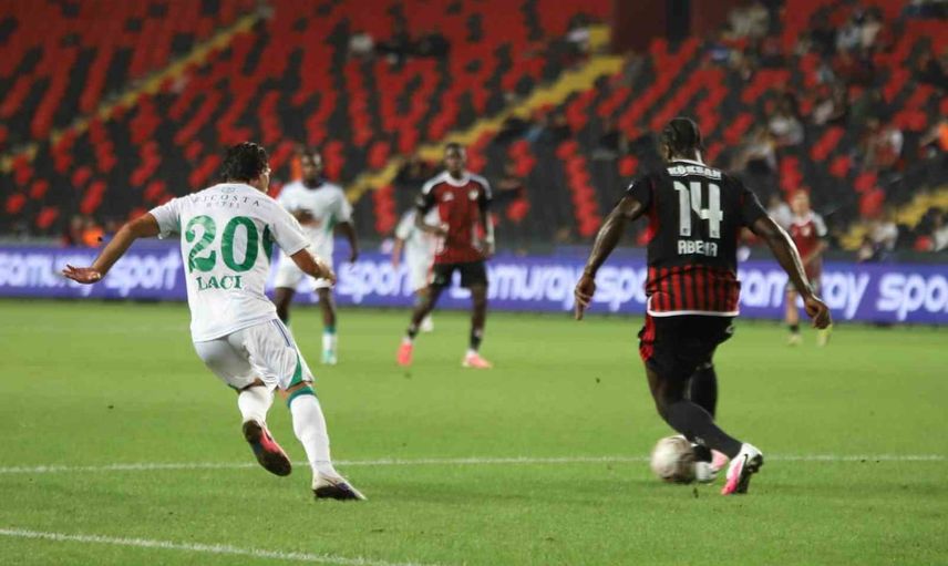 Çaykur Rizespor ilk yarıda öne geçti, Gaziantep fırsatları değerlendiremedi