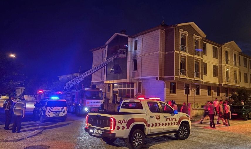 Erzincan'da ikinci kattaki dairede çıkan yangın büyük maddi hasara yol açtı