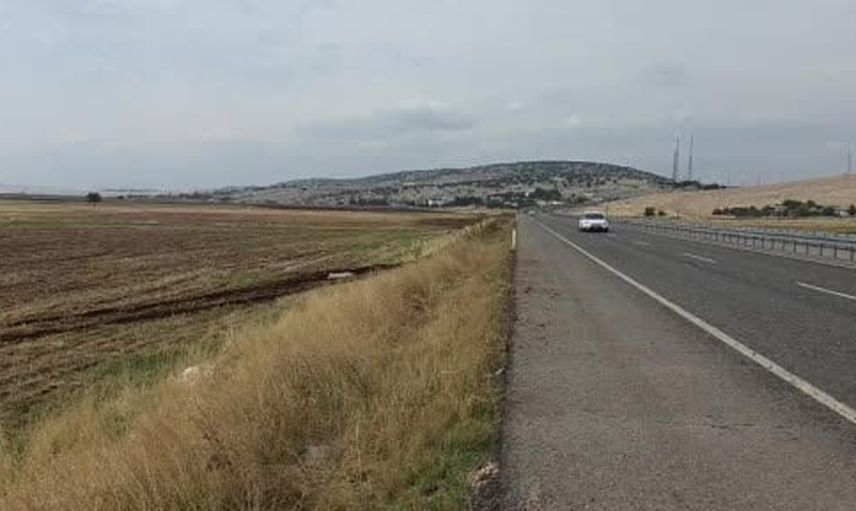 Diyarbakır’da sürücü kontrolünü kaybetti, yolcu otobüsü tarlaya çıktı