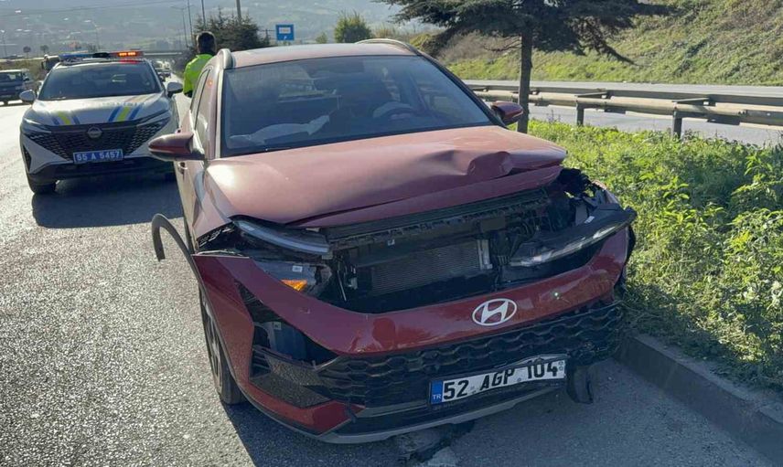 İlkadım'da çevre yolu'nda arkadan çarpışma: iki araç zarar gördü