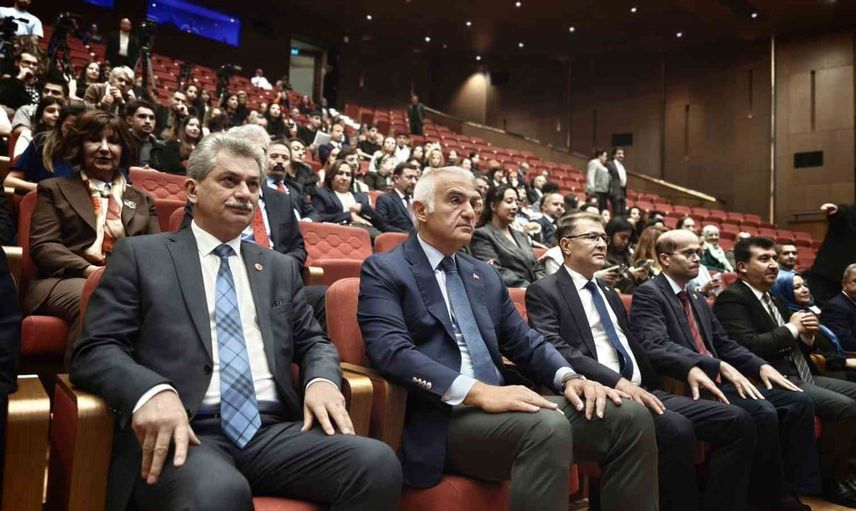 Bakan Ersoy Türkçeyi tarihimizin ve ortak kimliğimizin taşıyıcısı olarak tanımladı