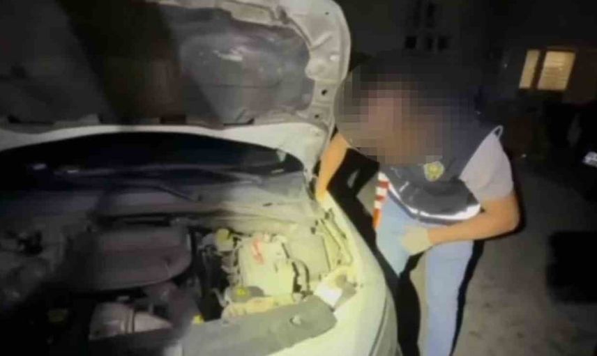 Gişede takibin ardından durduruldu: 4 ruhsatsız tabanca bulundu