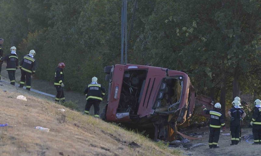 Geceyarısı M3'te şarampole yuvarlanan otobüs: 12 Polonyalı turist yaşamını yitirdi