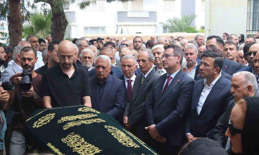 Eski İzmir başkanı Burhan Özfatura son yolculuğuna uğurlandı