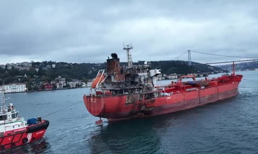 Karadeniz'de saldırıya uğrayan tanker boğaz geçişinde trafiği durdurdu