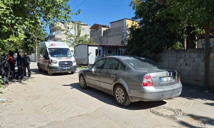 Adıyaman'da yolda yürüyen 7 yaşındaki çocuk otomobil çarpmasıyla yaralandı