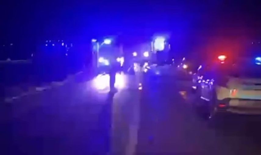 Sürüş kontrolünü kaybeden araçlar iki kazaya yol açtı, 21 kişi yaralandı