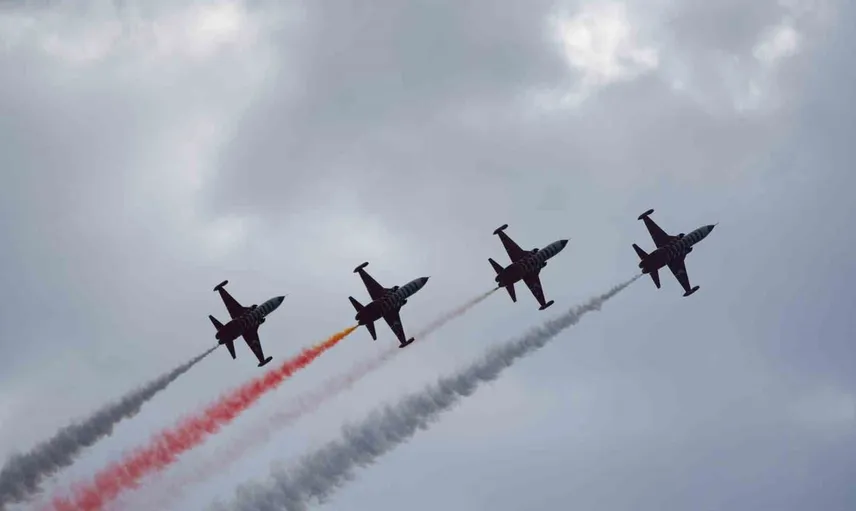 Fethiye semalarında Türk Yıldızları'ndan görsel şölen