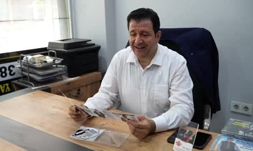 Türkülerle ev gezdiren emlakçı: kültürle güven inşa ediyor