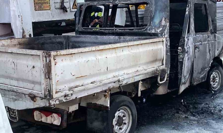 Limanda duman yükseldi: ceyport'ta kamyonet yangını kontrol altına alındı
