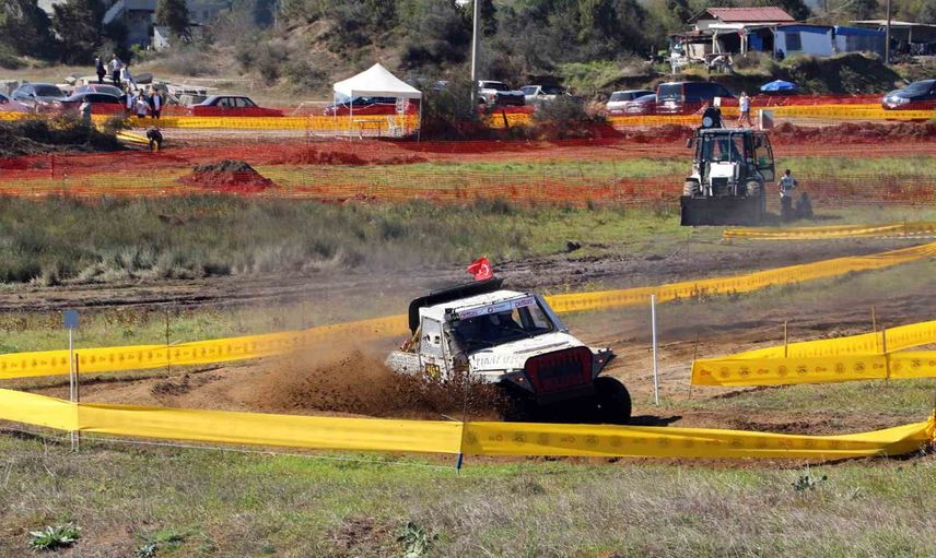 Sahilde off-road heyecanı: Karasu finalinde kıyasıya mücadele