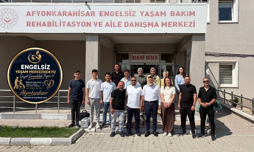 Meslekten gönüllüler engelsiz yaşam merkezinde özel bireylere ücretsiz saç bakımı sundu