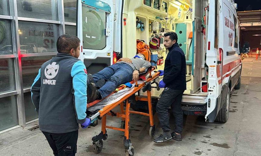 Yağmur sonrası kaygan zeminde motosiklet savruldu: sürücü yaralandı