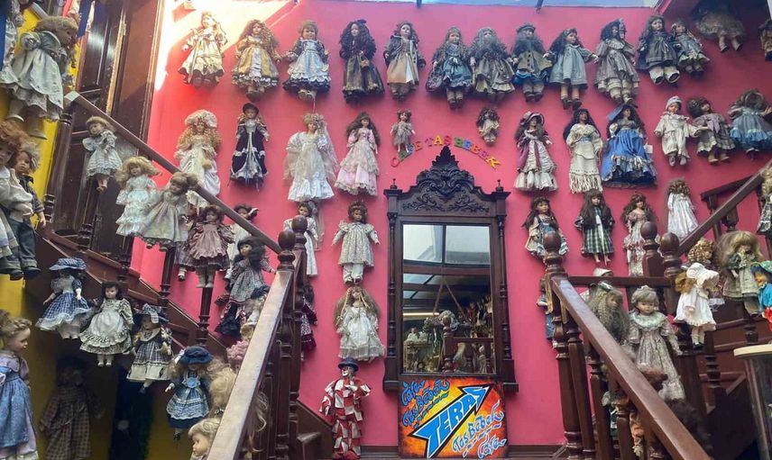 Taş bebeklerle geçmişe açılan kafe: Ankara Kalesi'nde 20 bin hatıra