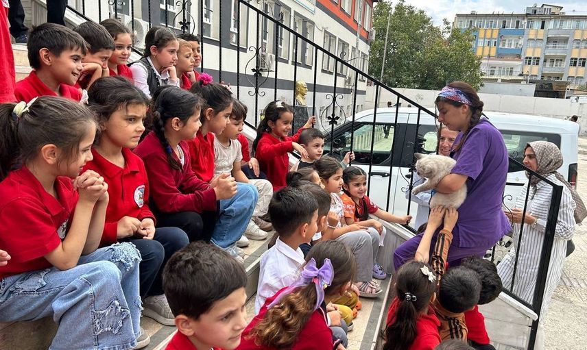Adıyaman’da çocuklara hayvan sevgisi dersi: patibulansla tanıştılar