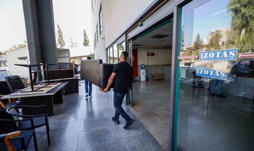 Otogarın kalbinde haciz: İzmir otogarından klimalar ve koltuklar alındı