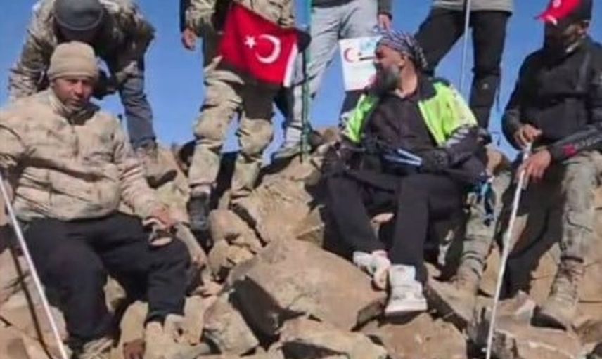 Süphan dağının doruklarına motosikletle çıkan Adilcevazlıların zorlu yolculuğu