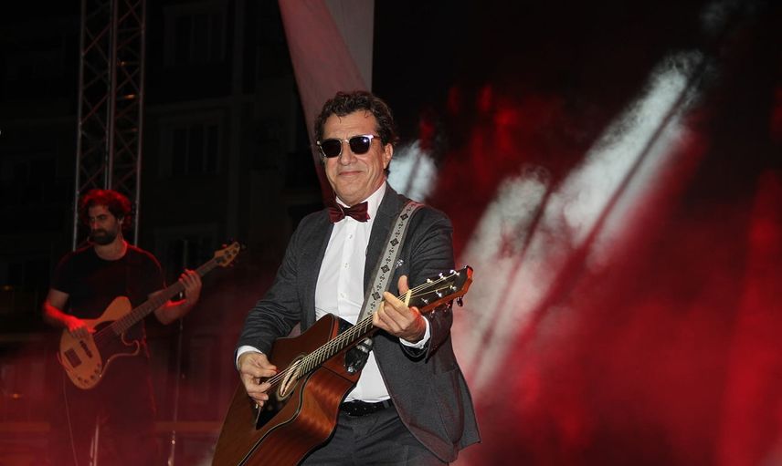 Kula'da kurtuluş gecesi Ayna ile müzik dolu anlar