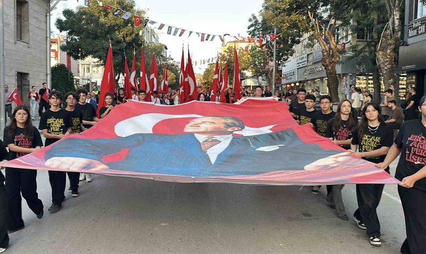 Burdur'da kahramanlarla kardeşlik yürüyüşü düzenlendi