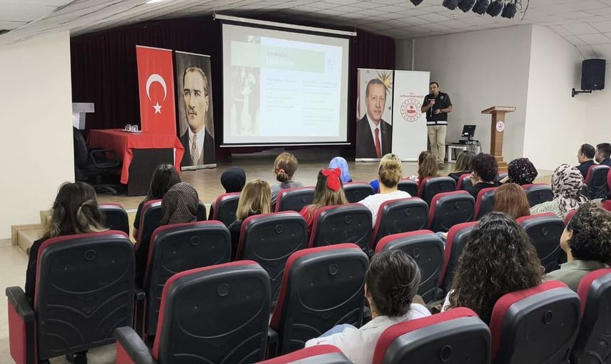Gençlere ve ailelere 565 kişilik uyuşturucu farkındalık eğitimi