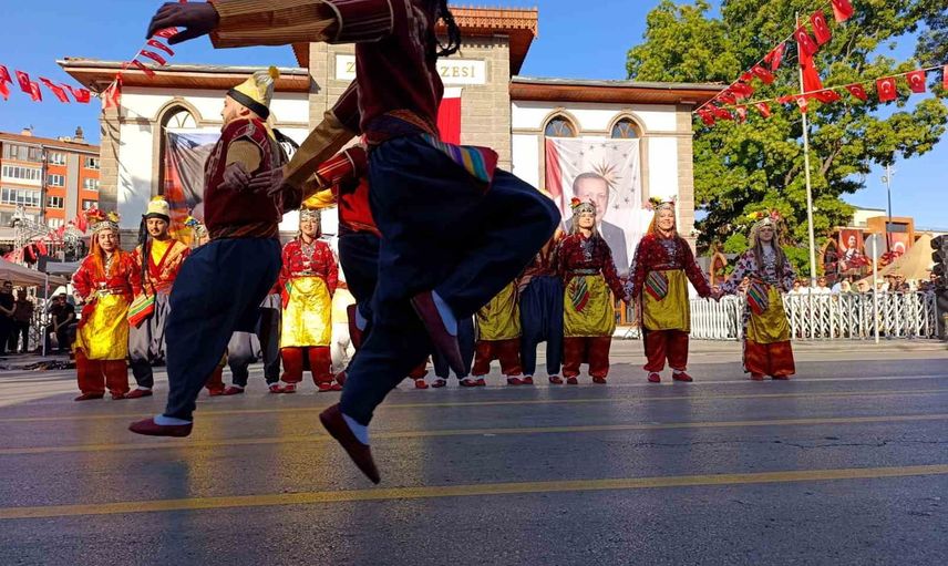 Afyonkarahisar'da 104. kurtuluş yıldönümü zafer kent meydanında kutlandı
