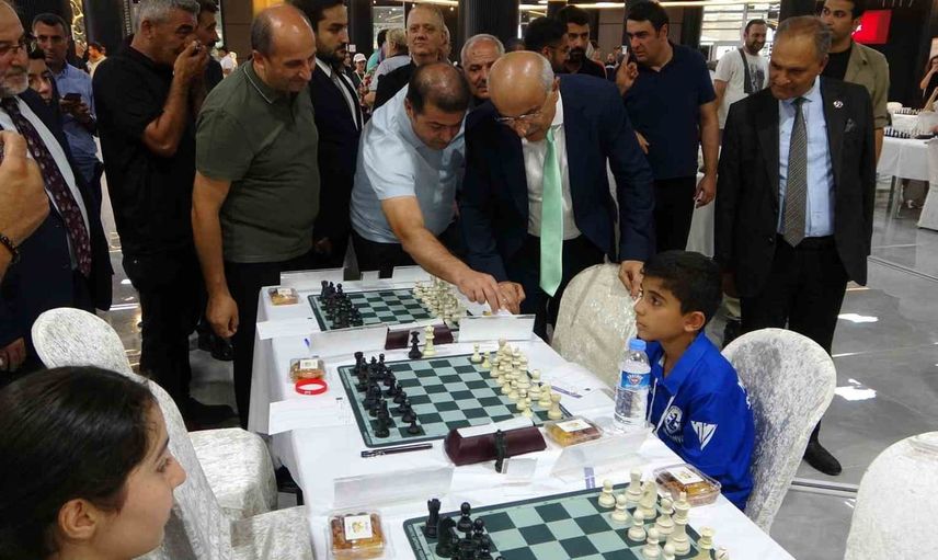 Malatya'da Altın Kayısı satranç turnuvası başladı: 625 sporcu, 1 milyon lira ödül