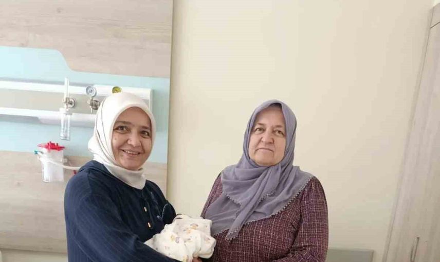 Kütahya'da miniklere ve ailelerine 'Minik Kalpler, Mutlu Aileler' ziyareti